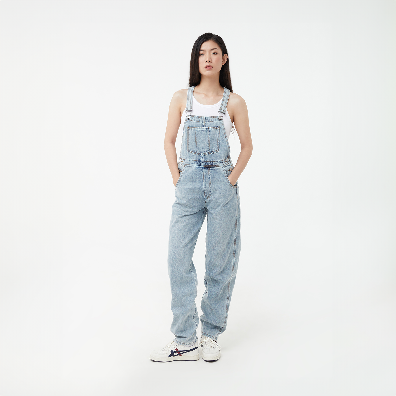 Năng động cùng denim overall nữ đậm phong cách đường phố