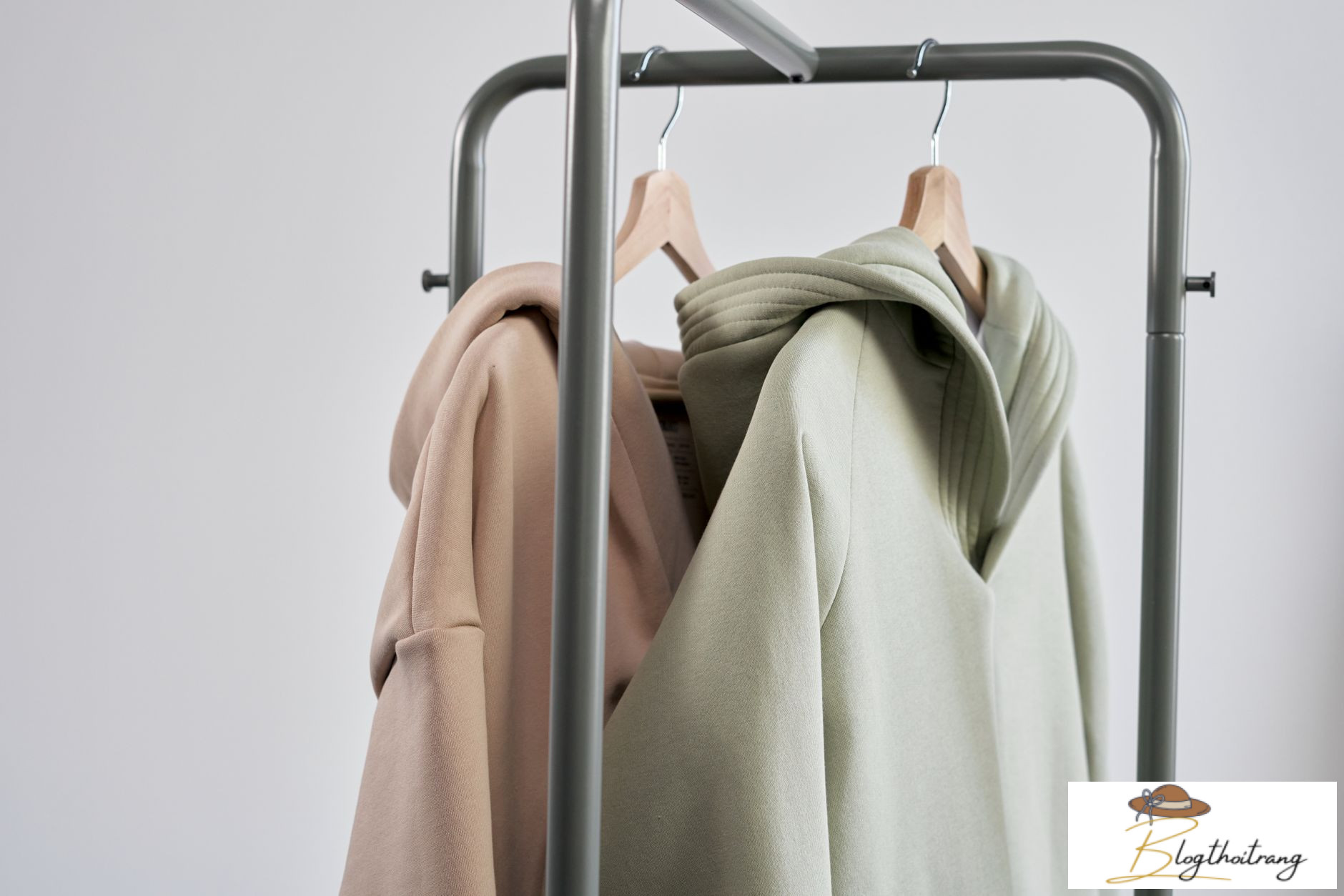 Phân biệt Sweater và Hoodie - hai loại áo phổ biến