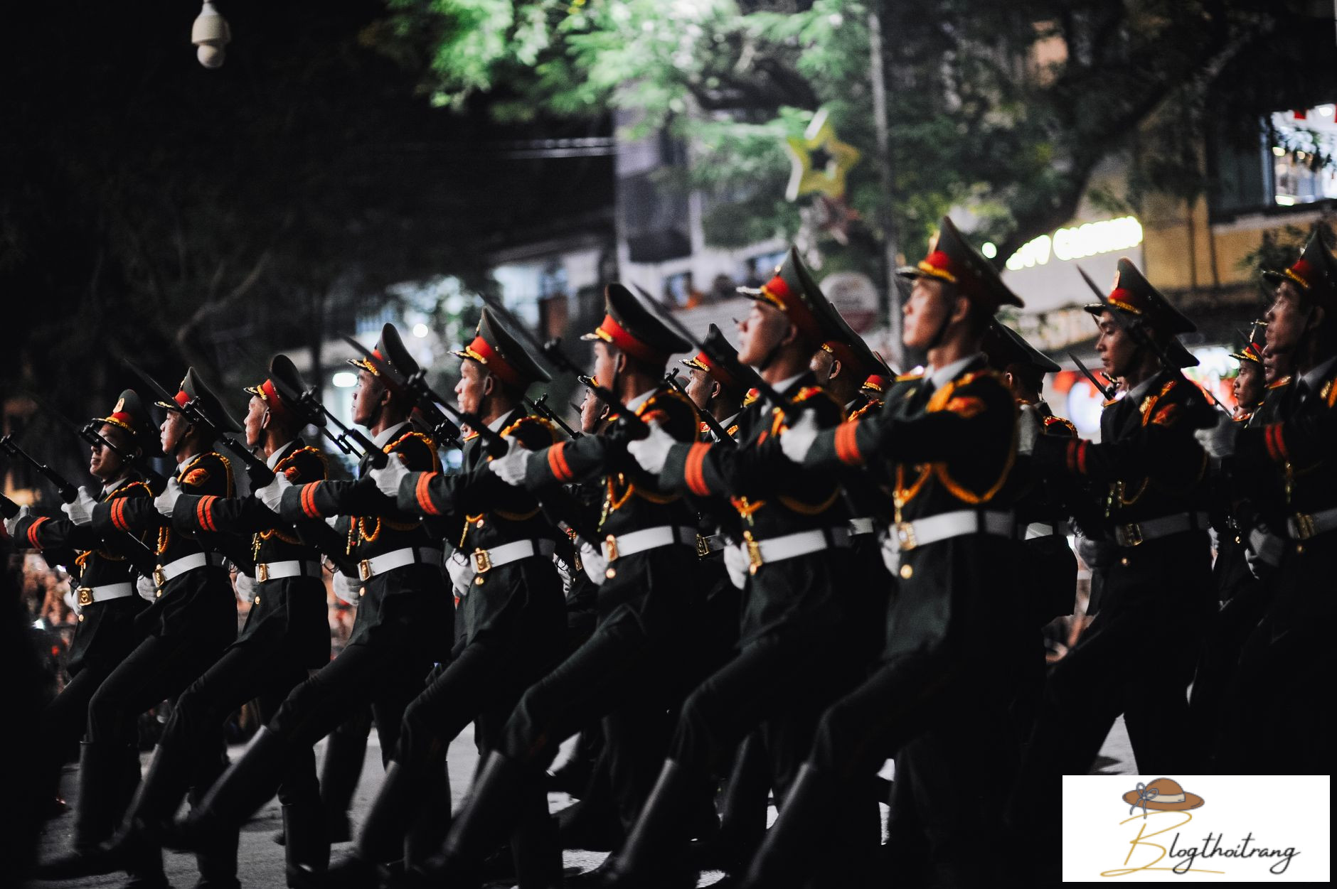 Phụ kiện hoàn thiện outfit dự tiệc cưới