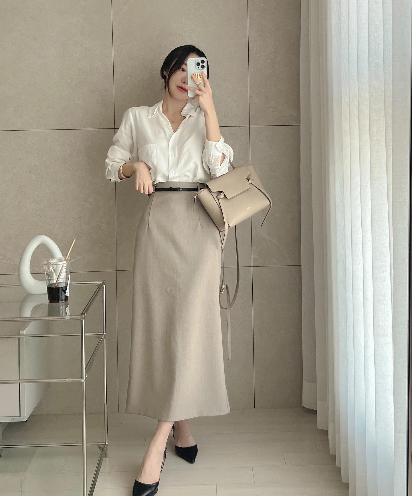 Cách mix áo sơ mi với chân váy phù hợp cho từng dịp