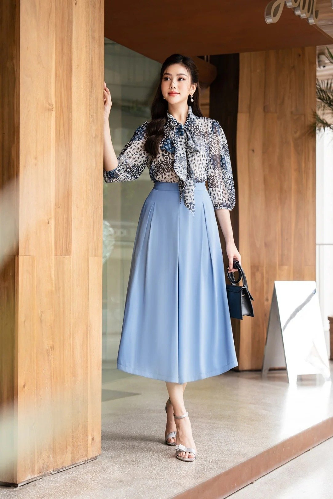 Gợi ý thời trang cho nàng công sở với quần giả váy
