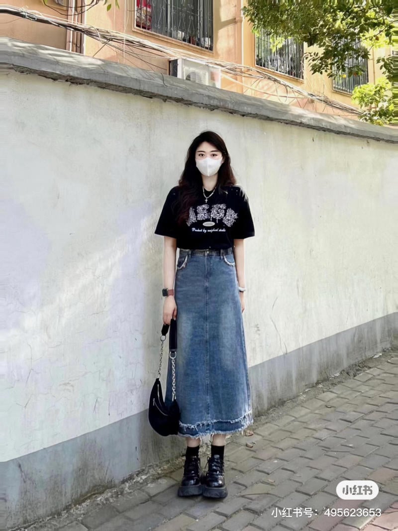 Những lưu ý khi chọn trang phục đi kèm với chân váy jean dài
