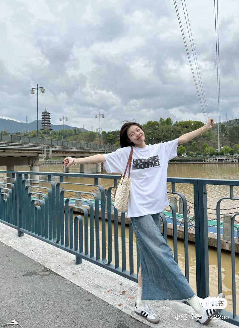 Váy jean dài phối áo thun